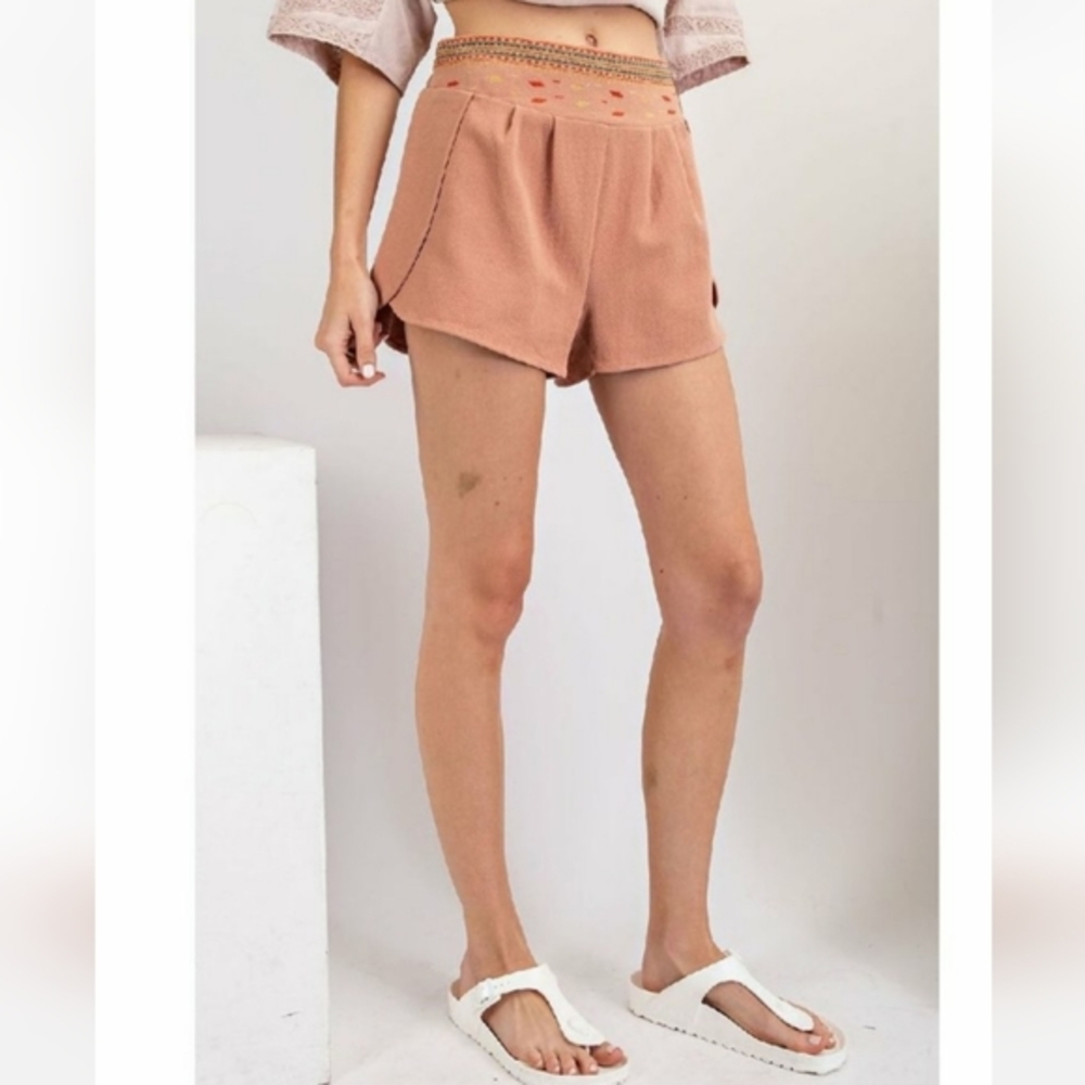Easel, coral shorts with embroidery details, 100% Cotton, Size L